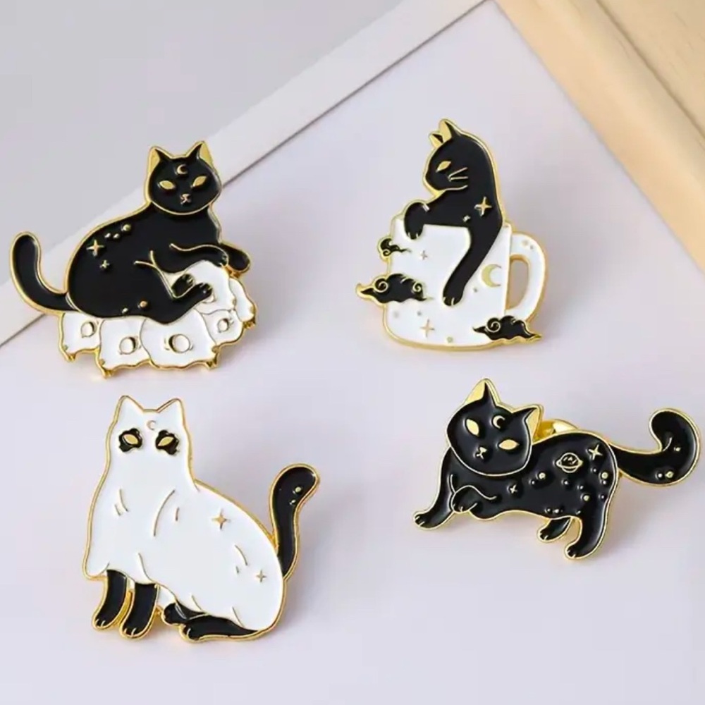 🌙 🌟 🐈‍⬛ CELESTIAL CAT ENAMEL PIN SET OF 4️⃣ 🐈‍⬛ 🌟 🌙